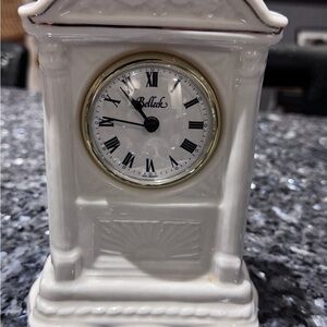 🕰️✨ Vintage Belleek Porcelain Mantel Clock — Heritage & Timeless Elegance ✨